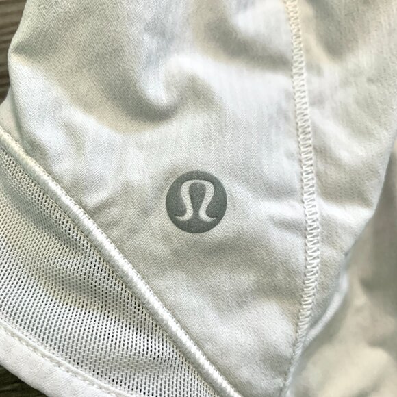 Womens Lululemon Hotty Hot Shorts 2" Inseam Sz. 8 - Picture 6 of 7